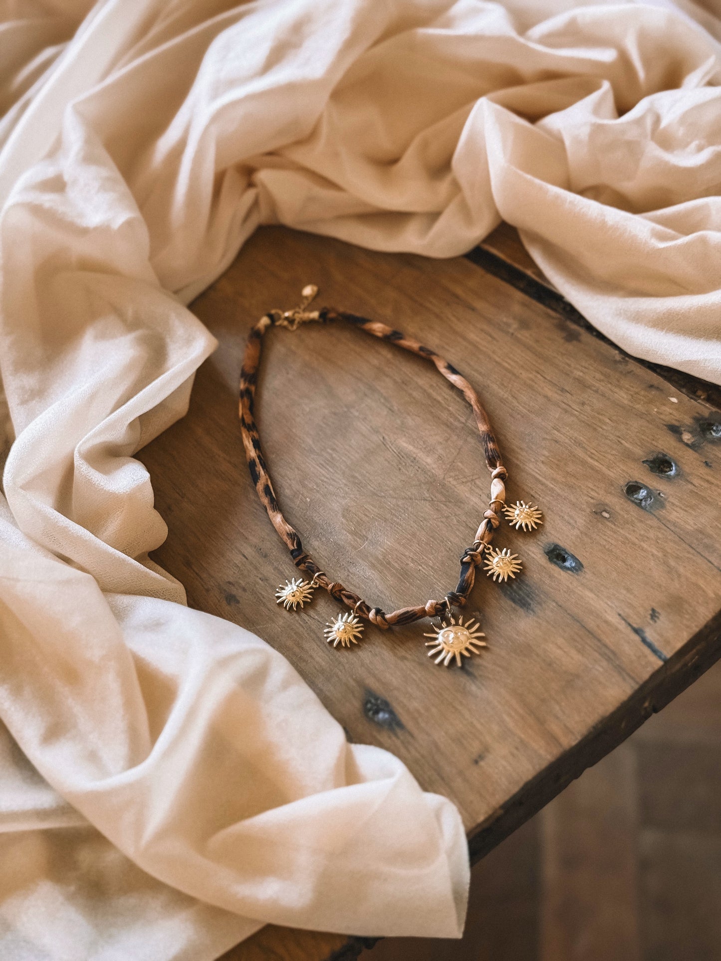 Collier Luz léopard