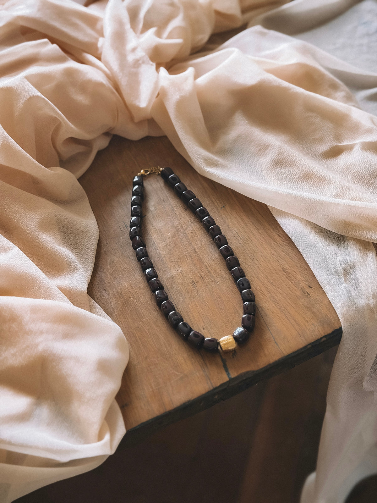 Collier Suzanne Aubergine